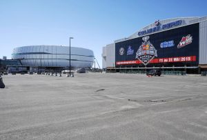 The Videotron Centre (Centre Vidéotron) sits in the background of the Pepsi Coliseum (Colisée Pepsi). DIDIER DEBUSSCHERE/JOURNAL DE QUEBEC/AGENCE QMI