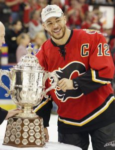 Jarome Iginla led the Calgary Flames to a successful 2003-2004 season, culminating in a Western Conference championship, despite an eventual Stanley Cup Finals loss to the Tampa Bay Lightning. (CP PHOTO/Frank Gunn)